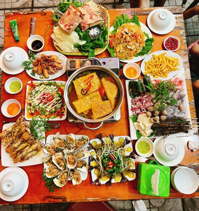 Hải Sản Làng Chài ảnh 2 - Những món hải sản tươi sống được chế biến tinh tế trong không gian thoáng đãng, lý tưởng cho những buổi tụ họp bạn bè và gia đình