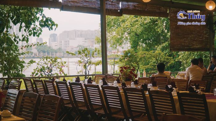 Không gian view hồ tuyệt đẹp