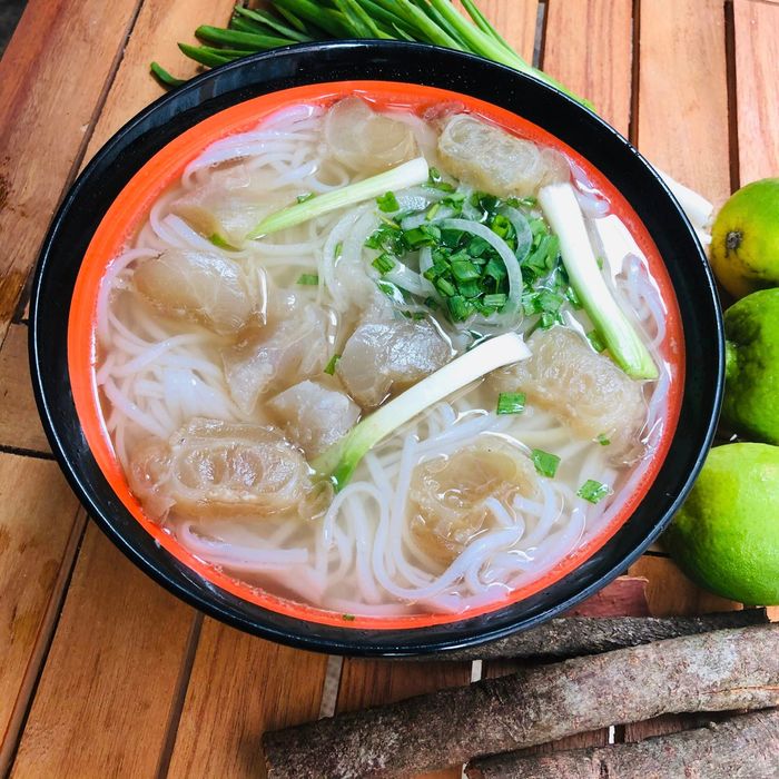 Hình ảnh tô phở thơm ngon đặc trưng tại Phở Vinh