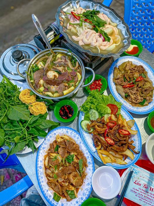 Không gian thưởng thức lẩu bò - Ảnh 3