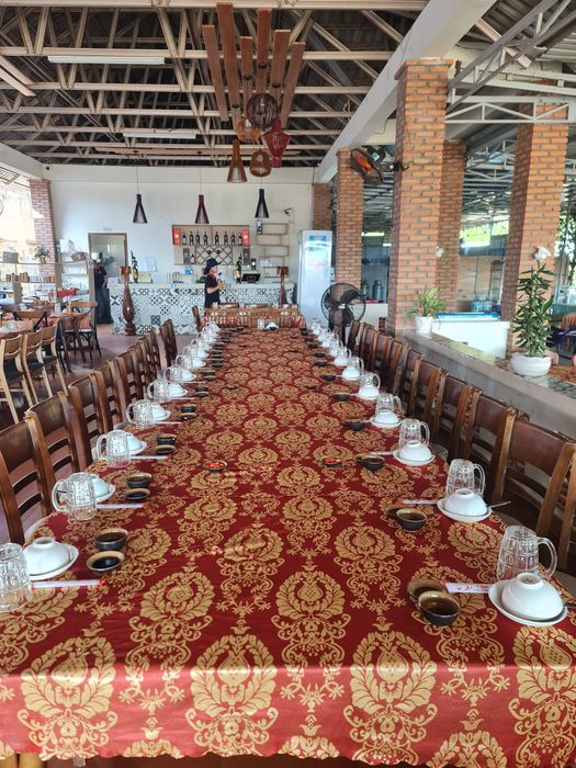 Không gian ấm cúng và món ngon đặc trưng tại Quán Hải Sản Cậu Út