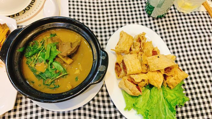 Không gian ấm cúng tại Nhà Hàng Bảy Được