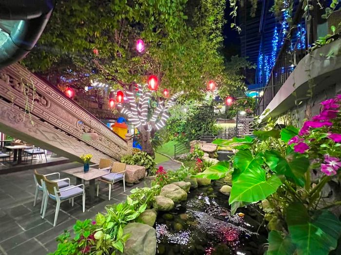 Không gian xanh mát đầy mộng mơ tại Ngôi Nhà Gỗ Cafe