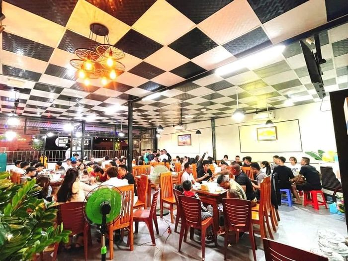 Hải Sản Làng Chài ảnh 1 - Cảnh quan thoáng mát, không gian sang trọng, nơi hội tụ của những món hải sản tươi ngon, đậm đà hương vị biển cả