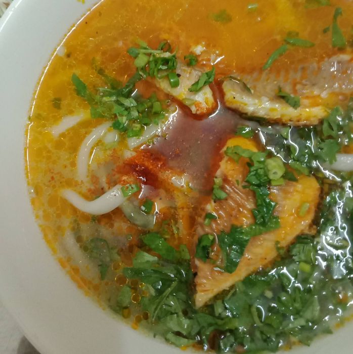 Không gian ấm cúng tại quán bánh canh Nam Giao
