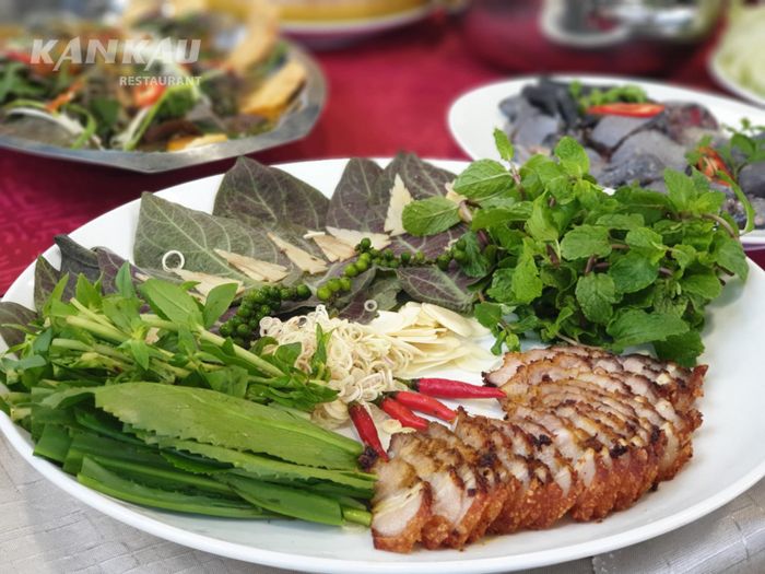 Món ăn hấp dẫn tại nhà hàng Kần Kẩu