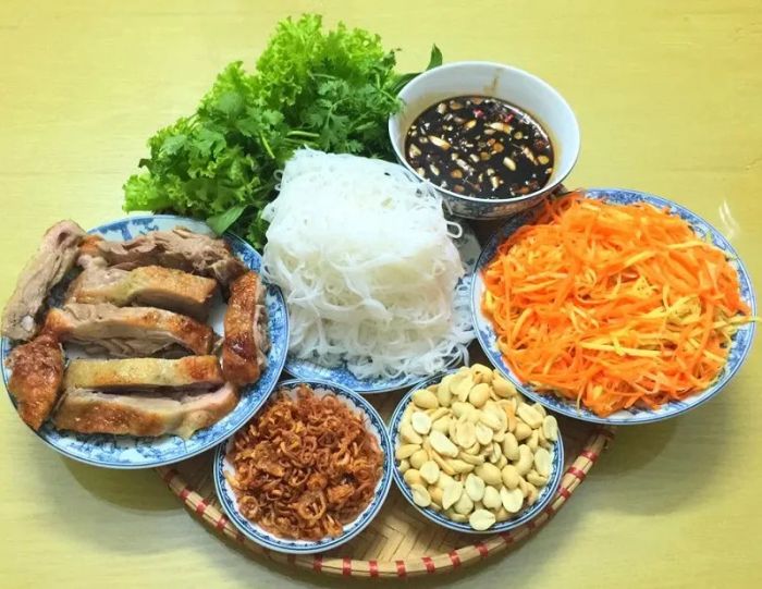 Hình ảnh minh họa món vịt trộn đặc sản (Nguồn: Internet)