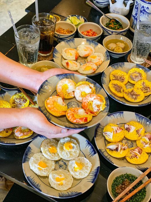 Góc ảnh đầy màu sắc tại Tiệm Bánh Căn Tháng Năm