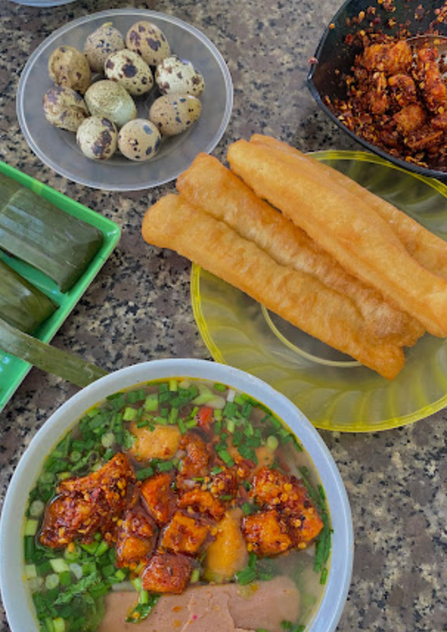 Ảnh 2 - Không gian ấm cúng tại quán Bánh Canh Yến