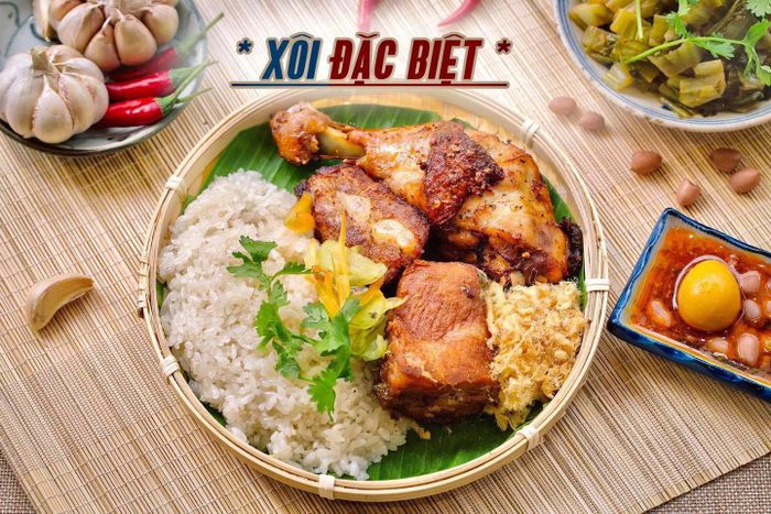 Xôi Sườn A Béo ảnh 1 - Bức tranh ẩm thực đầy màu sắc với những phần xôi trắng ngần được phủ lớp pate vàng óng, điểm xuyết sườn que nâu bóng và hành phi thơm lừng trong hộp giấy sang trọng.