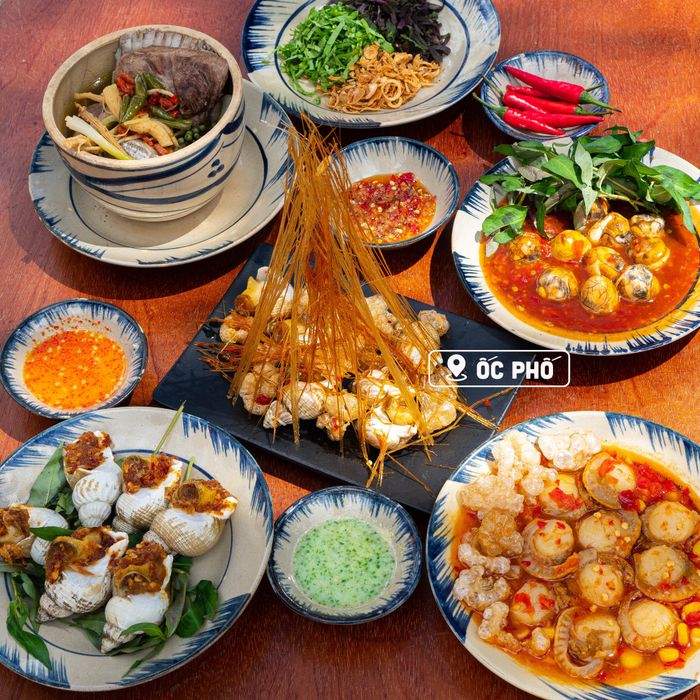 Không gian ấn tượng và món ngon đặc trưng tại Ốc Phố