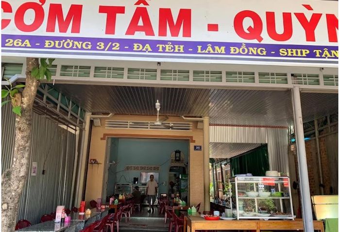Không gian ấm cúng và món ngon đặc trưng tại Cơm Tấm Quỳnh Chi