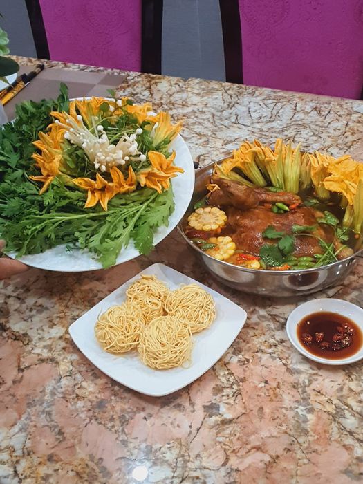 Không gian ấm cúng cùng những nồi lẩu nghi ngút khói