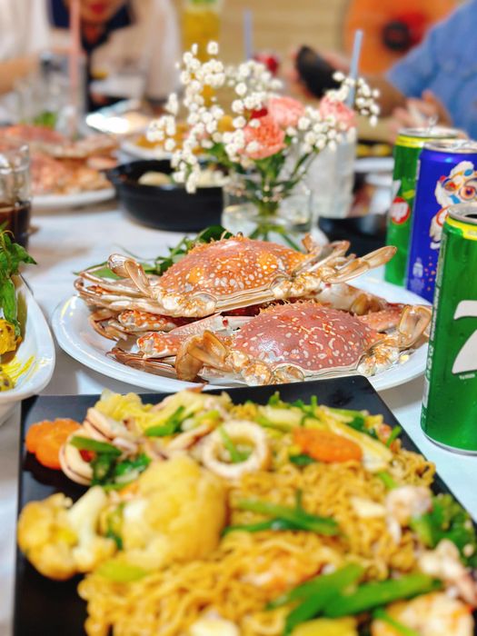 Những món hải sản tươi ngon được trình bày nghệ thuật tại Lob Hồ Tràm