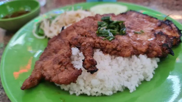 Đĩa cơm tấm hấp dẫn tại Cơm Tấm Lọ Lem