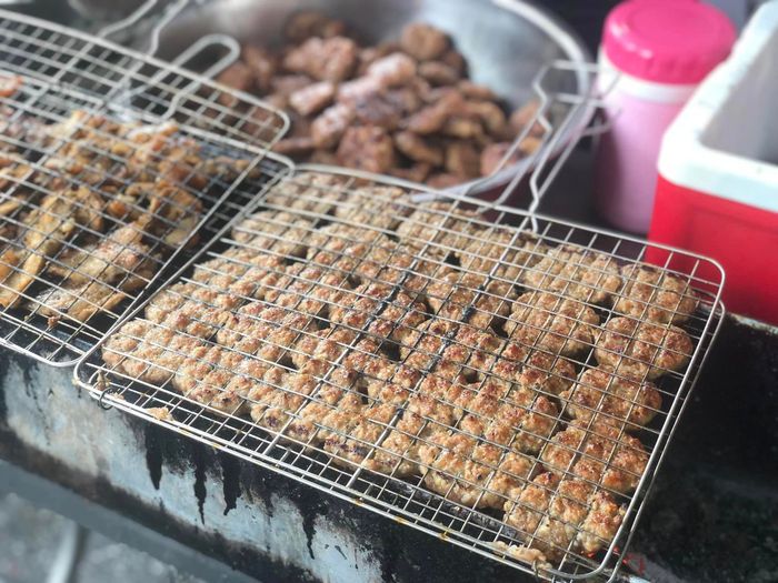Hình ảnh món bún chả Hà Nội đặc trưng tại Cô Liên