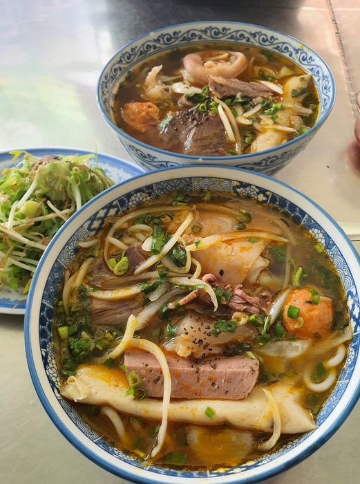 Hình ảnh tô bún bò Huế thơm ngon chuẩn vị tại Bún Bò Huế Vĩ Dạ