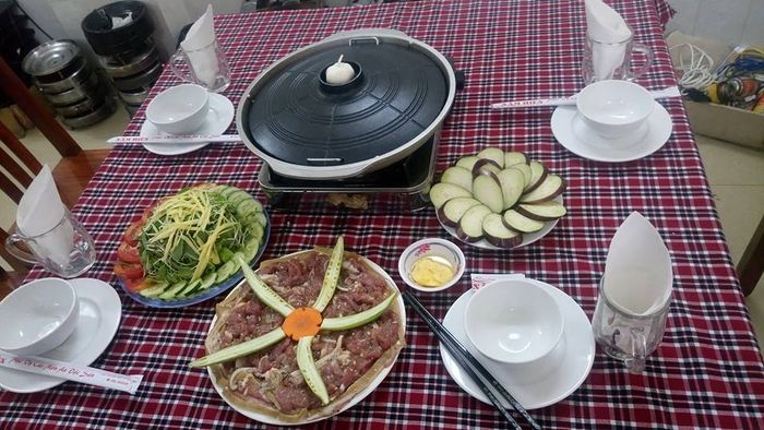 Không gian ấm cúng tại Quán Năm Hiền
