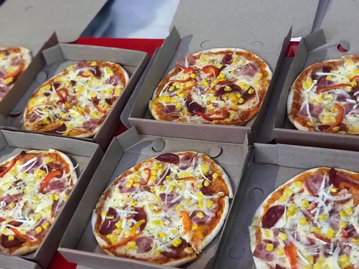 Hình ảnh pizza hấp dẫn tại Red Peppers Vincom Đồng Hới