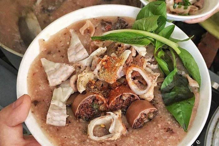 Tô cháo lòng thơm ngon tại quán 144