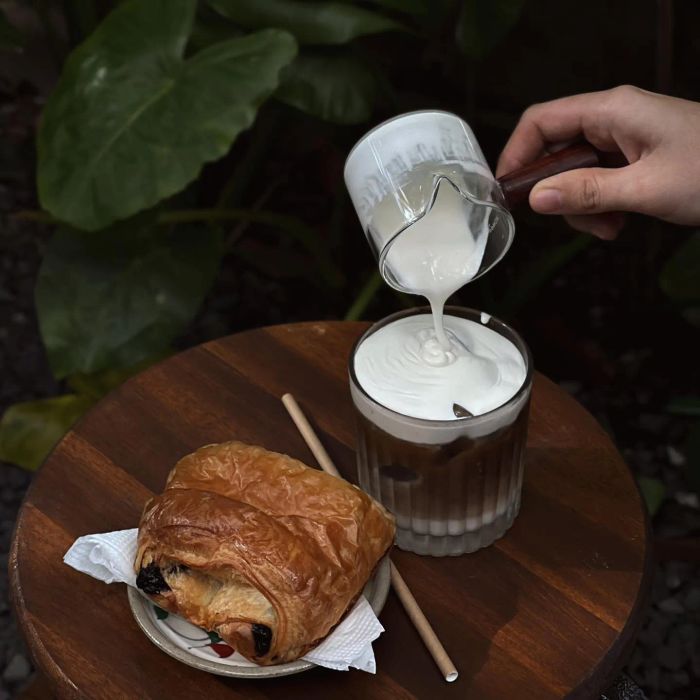 Không gian xanh mát tại Thức Cafe