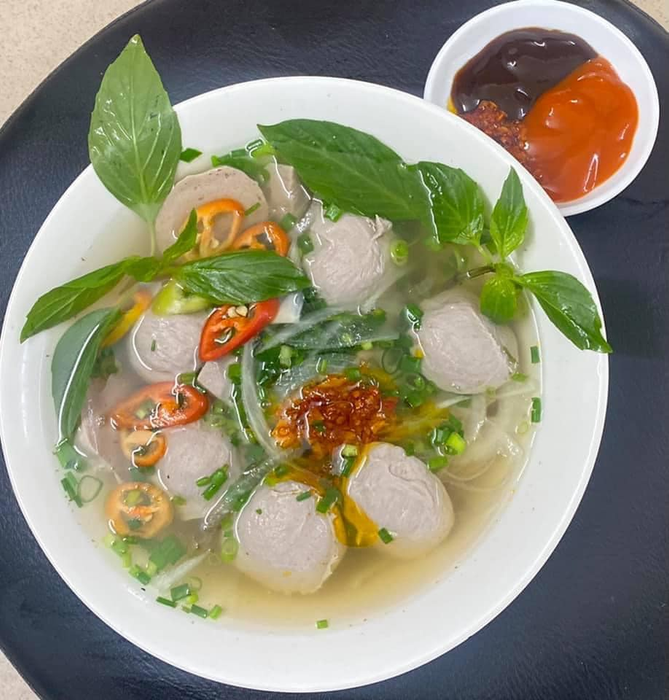 Hình ảnh tô phở truyền thống thơm ngon tại Phở Hiền