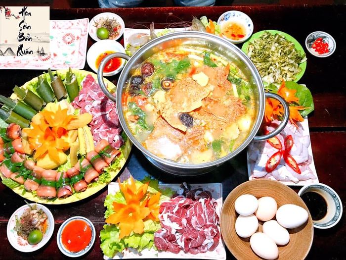 Hoa Sơn Bổn Quán - Ảnh thực đơn độc đáo phong cách môn phái