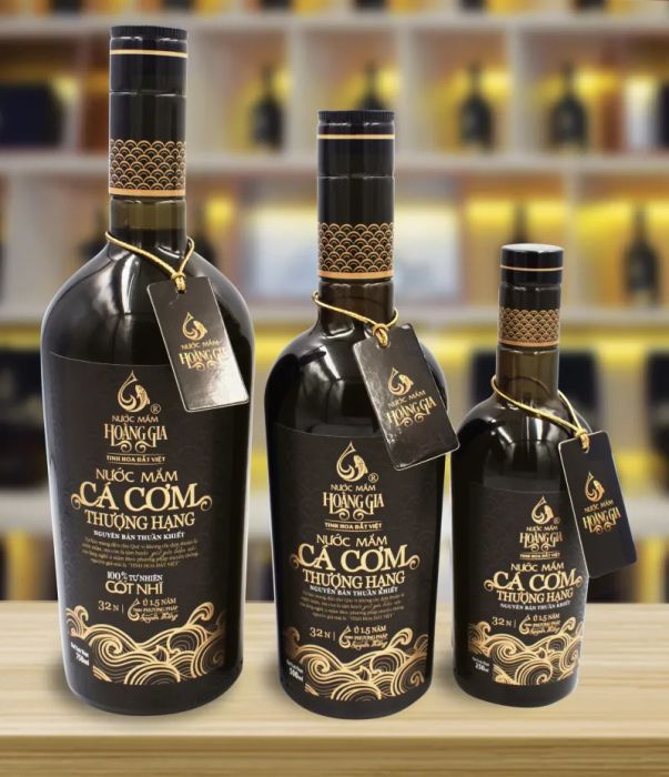 Hình ảnh Nước mắm Hoàng Gia 2 - Sắc vàng hổ phách lấp lánh trong từng giọt tinh túy