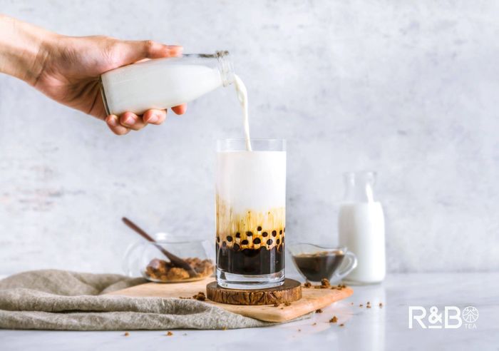 Không gian hiện đại tại R&B Tea