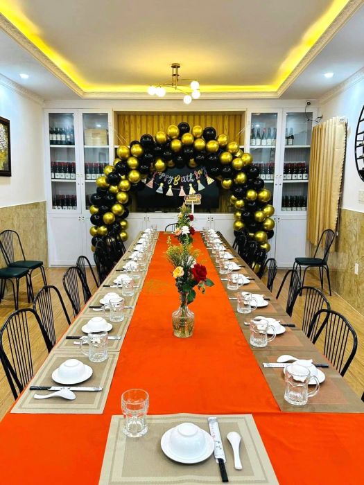 Lẩu TomBay - Góc ảnh đầu tiên về không gian ẩm thực đa năng