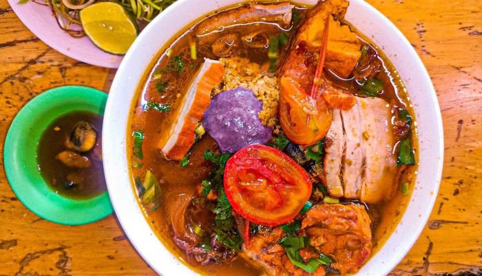 Hình ảnh tô bún riêu thơm ngon tại quán Phạm Thế Hiển
