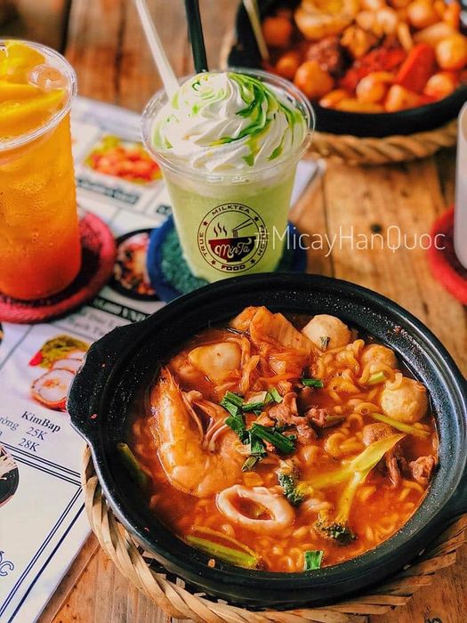 Không gian ấm cúng và những món ngon đặc trưng tại MinTa Quán