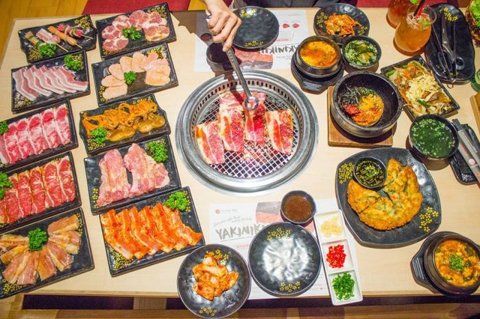 Không gian ấm cúng và món nướng hấp dẫn tại Tasaki BBQ