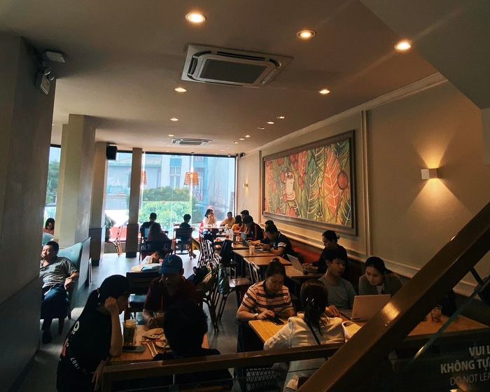 Góc check-in sang trọng tại Highlands Coffee Nam Định