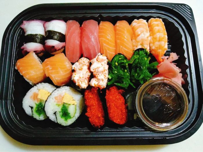 Sushi đóng hộp tiện lợi - Quà tặng hương vị Nhật