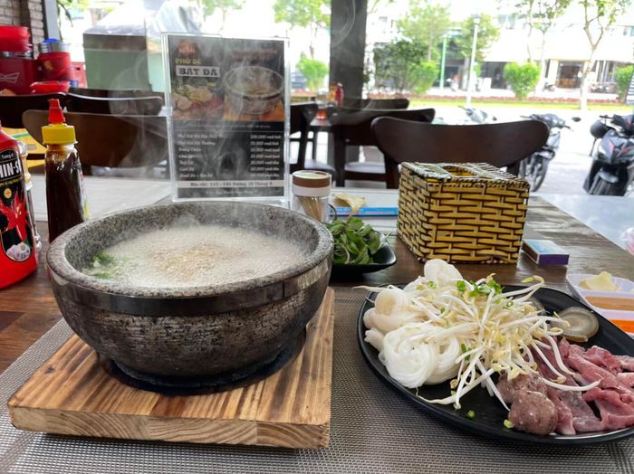 Phở dê bát đá - Đặc sản nức tiếng Đà Nẵng (Ảnh 1)