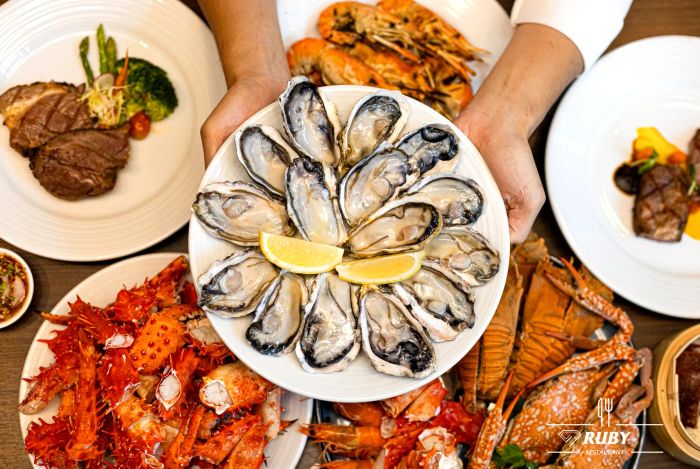 Ruby Restaurant - Không gian tiệc bên hồ bơi qua ống kính