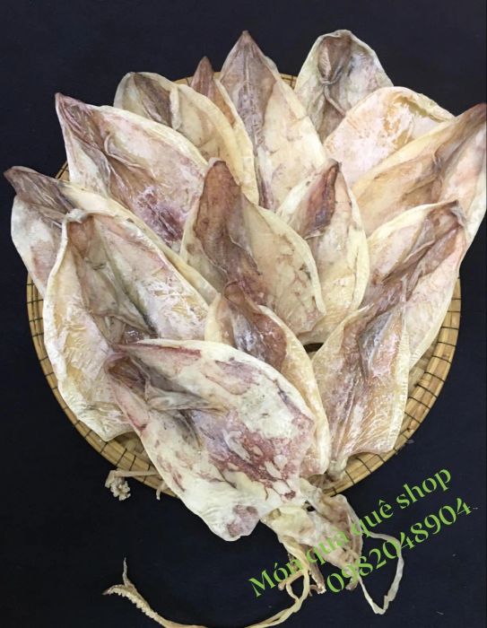Hình ảnh mực khô nguyên chất được chế biến tỉ mỉ tại MÓN QUÀ QUÊ SHOP