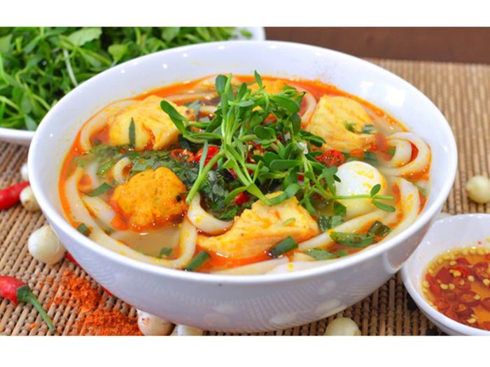 Hình ảnh tô bánh canh cá lóc thơm ngon đặc trưng