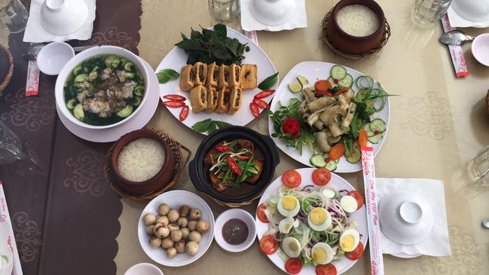 Không gian ấm cúng tại Nhà hàng Cơm Niêu Việt Nam