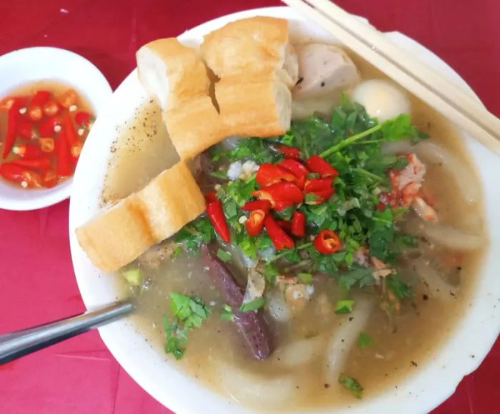 Hình ảnh không gian ấm cúng tại Bánh Canh Mạ Tôi
