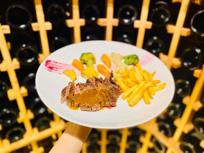 Không gian sang trọng tại HiBoss Restaurant
