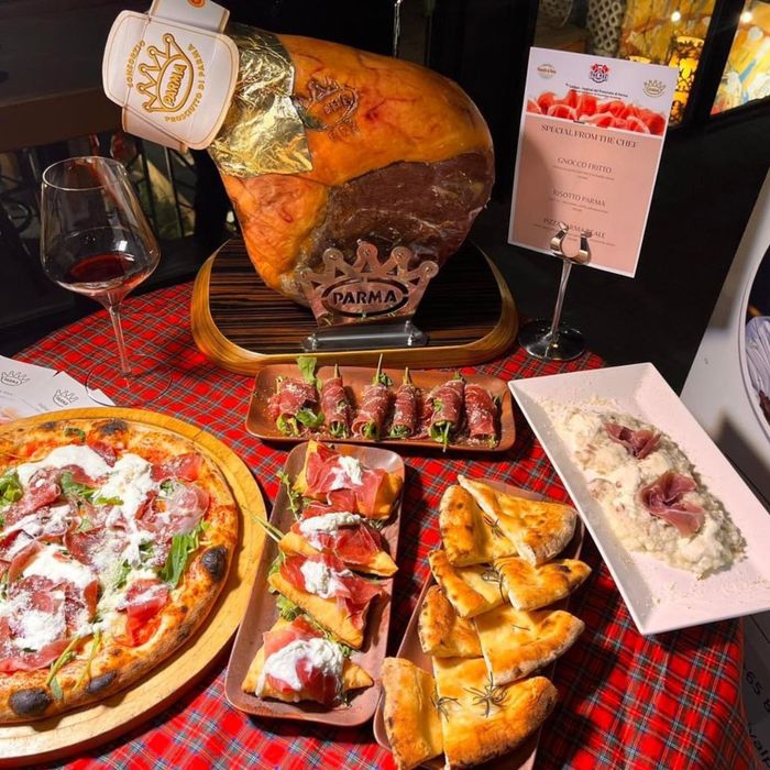 Pizza Reale - Không gian ấm cúng với lò nướng củi truyền thống