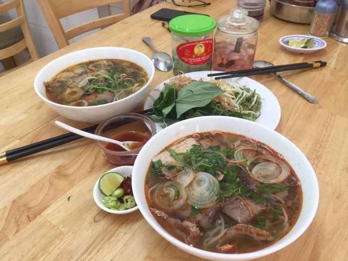 Ảnh chân thực về tô Bún Bò Huế đặc biệt tại quán Mỹ Thảo