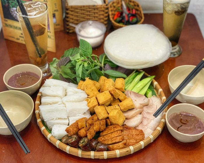 Không gian ấm cúng tại Bún Đậu Tre - Quách Điêu