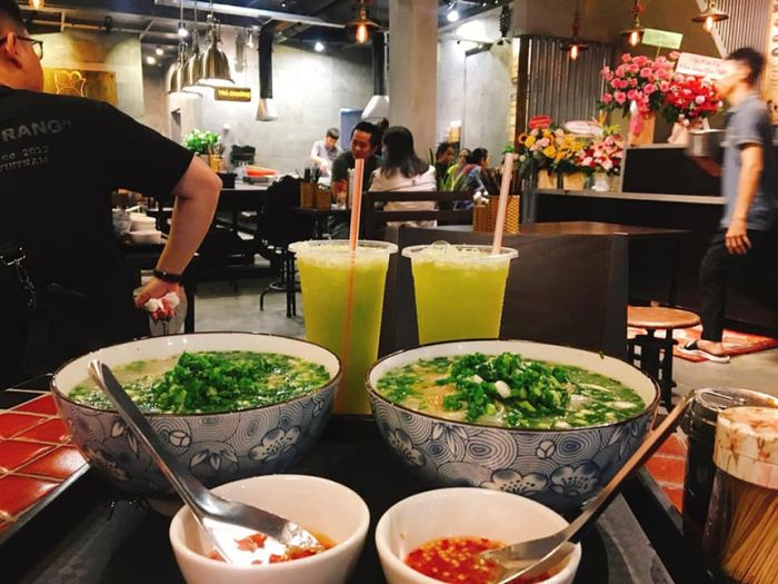 Hình ảnh nguyên liệu tươi ngon chuẩn bị cho món bún quậy
