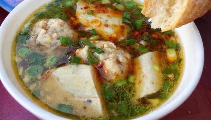 Không gian ấm cúng tại Điểm Tâm 159 - Bánh Mì Xíu Mại