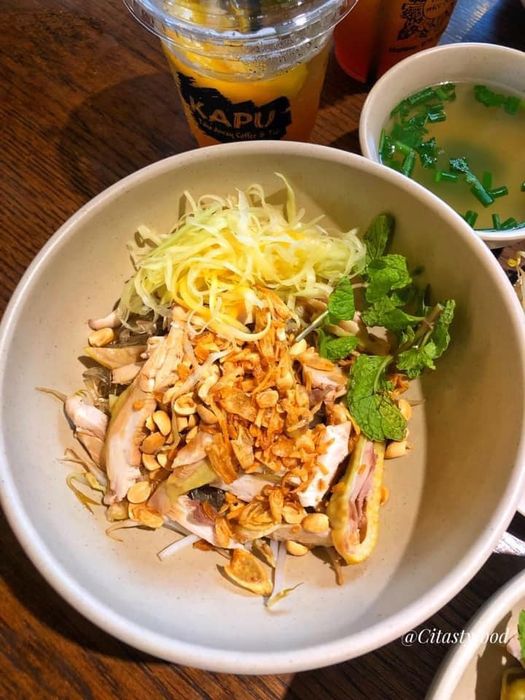Tô phở gà thơm ngon chuẩn vị tại Ơ Kìa