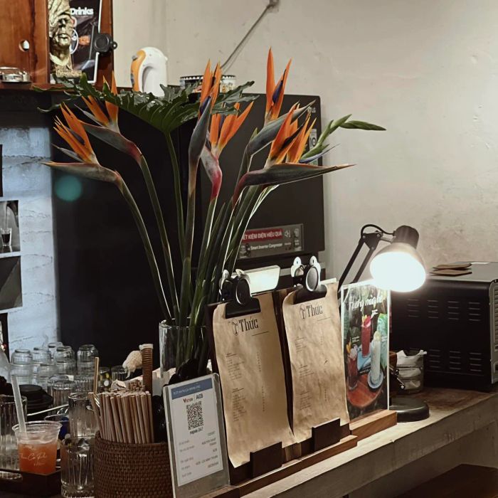 Góc sống ảo đầy nghệ thuật tại Thức Cafe