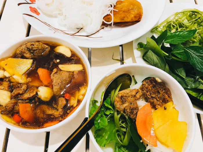 Hình ảnh bún chả truyền thống đậm đà tại Cô Liên